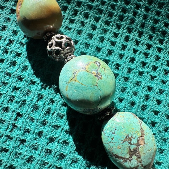 Chunky turquoise necklace with large medallion - Picture 3 of 8